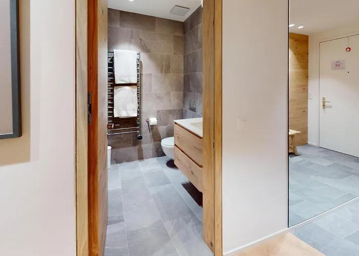 Cresta Ellie 公寓 *