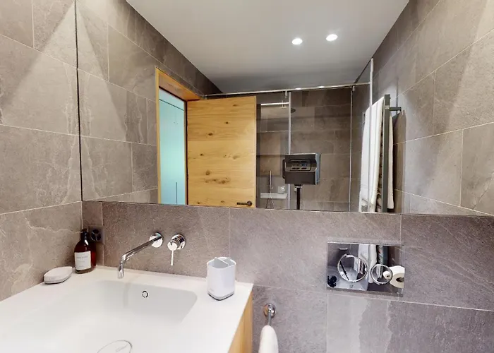 Cresta Ellie 公寓 *